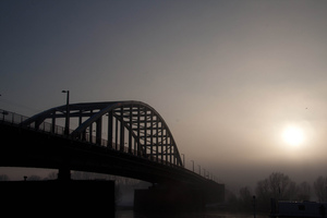 John Frost brug in winterig Arnhem